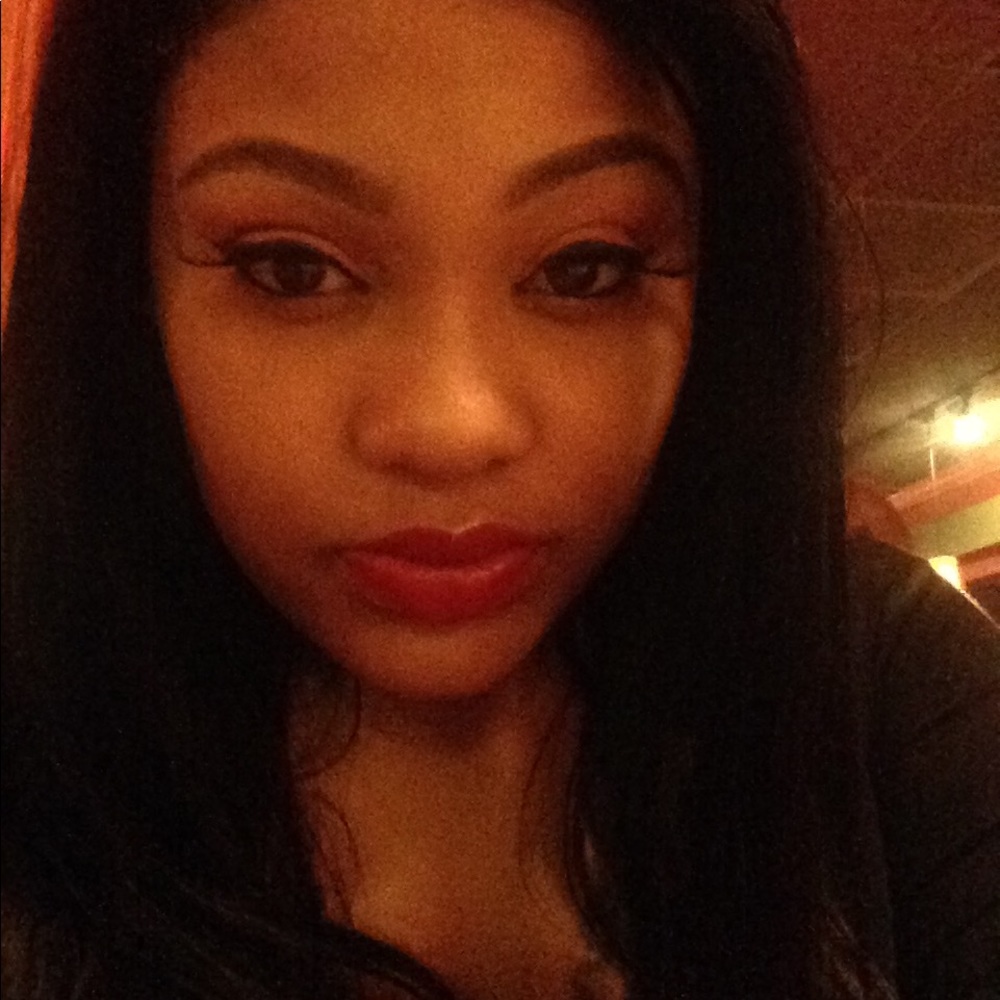 Meet your Posher, Shakia